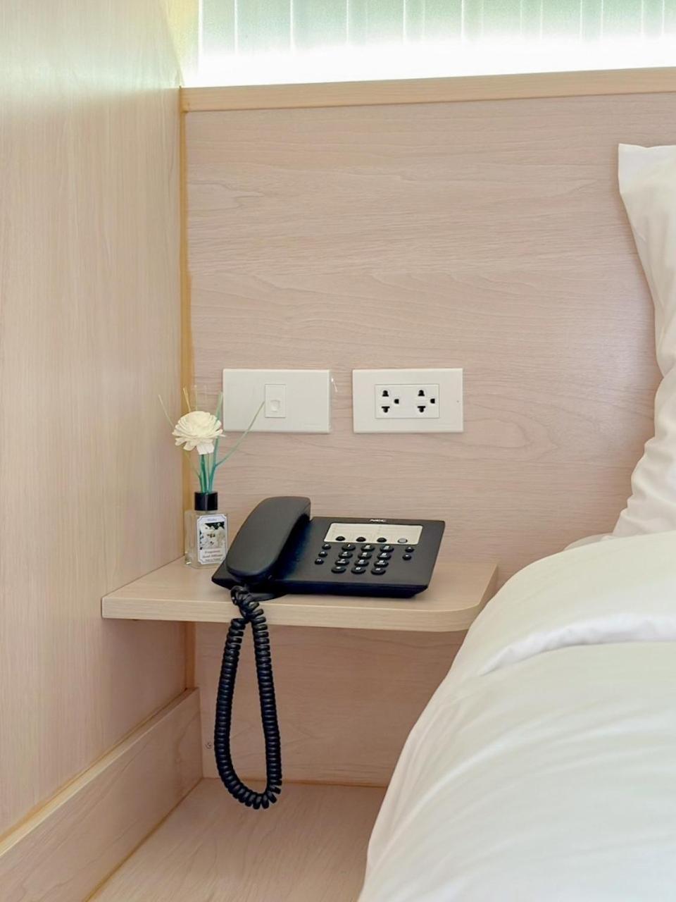 Thrive Hotel バンコク都 エクステリア 写真