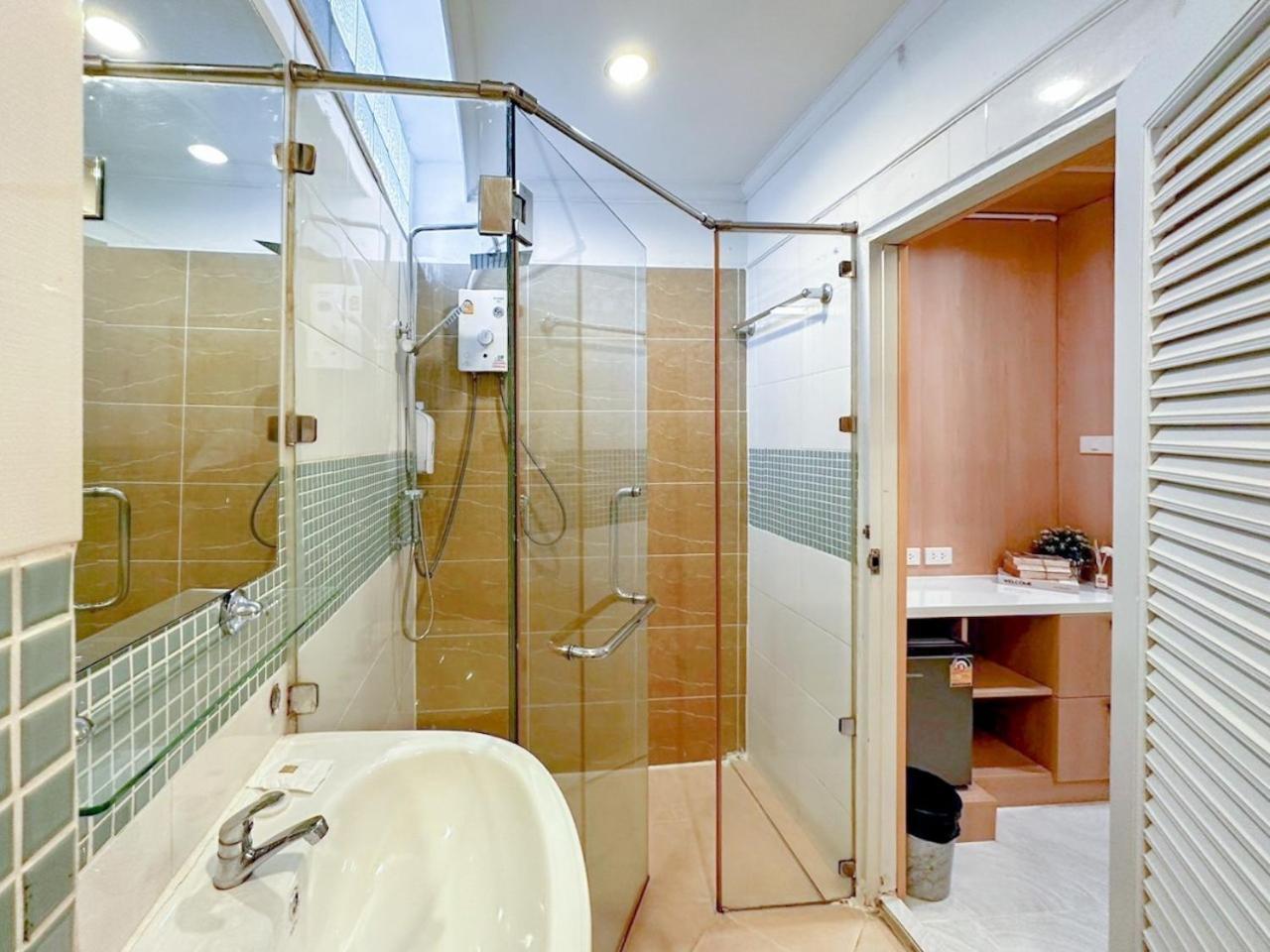 Thrive Hotel バンコク都 エクステリア 写真