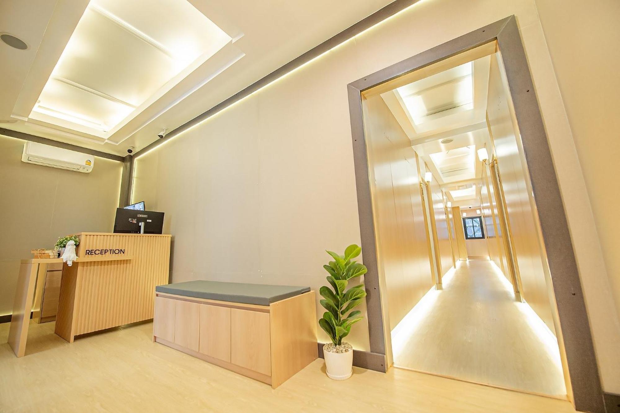 Thrive Hotel バンコク都 エクステリア 写真